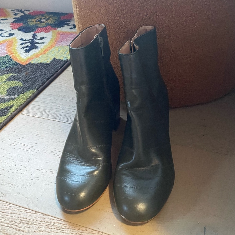 Urban Outfitters Army Green  Ankle Boots size 6-6.5 US W